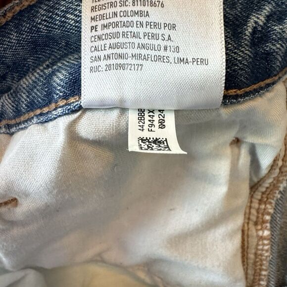 AMERICAN EAGLE Distressed Highest Rise Mom Jean Women's‎ Size 14 Regular - Picture 9 of 13